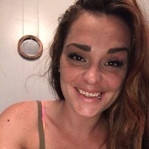 Meet your Posher, Alicia